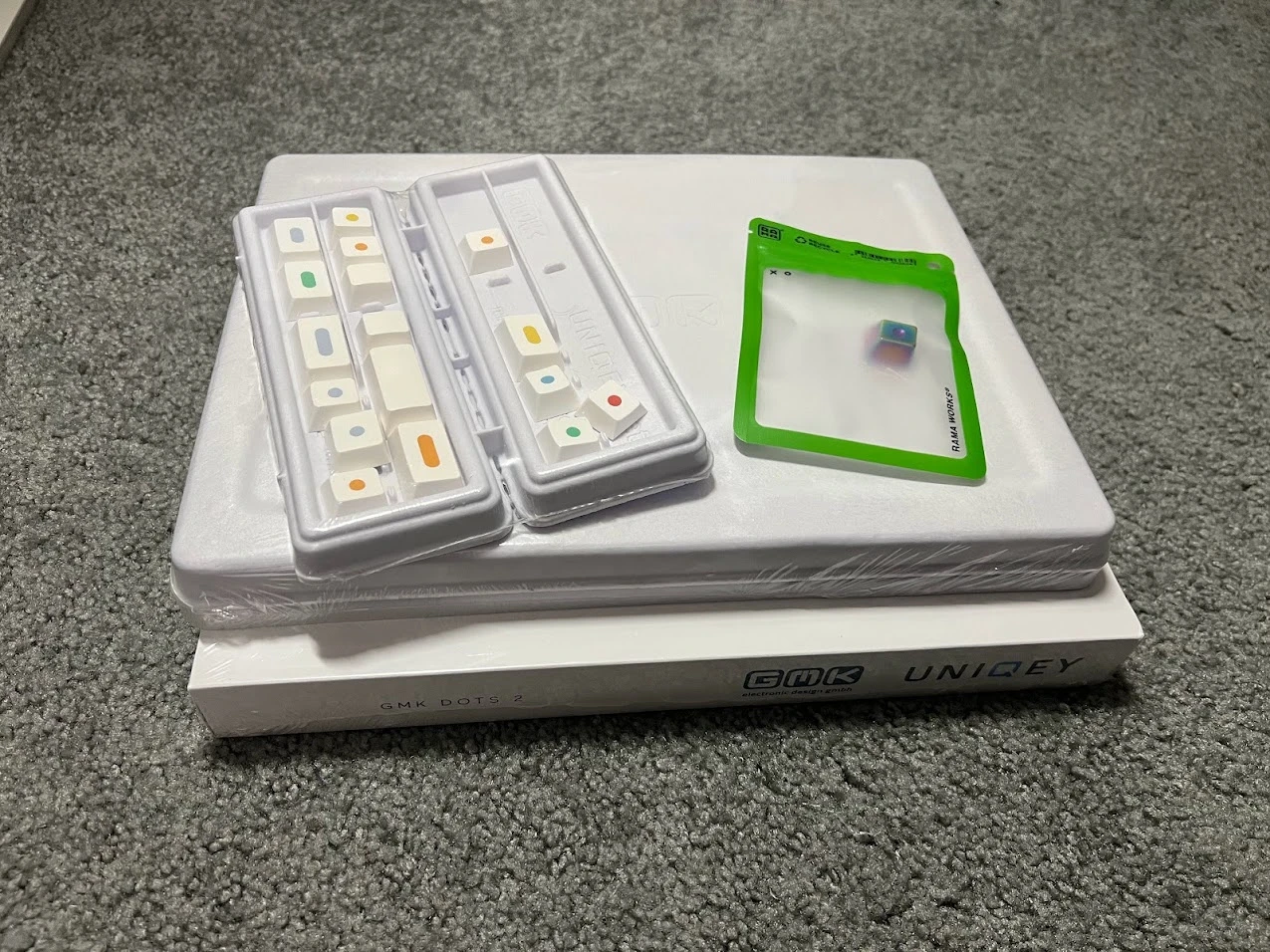 GMK Dots R2 Sealed Bundle